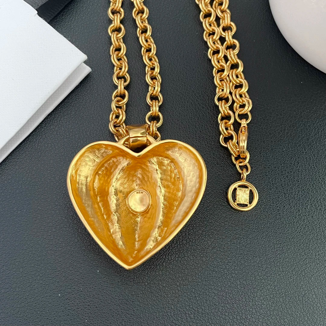 2024 Europe and America Fashion Medieval Heart-shape Pendant Necklace Women's Light Luxury Elegant Jewelry