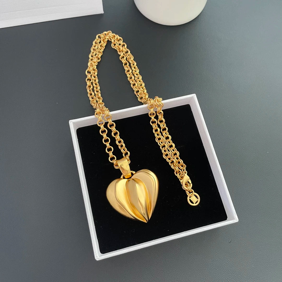 2024 Europe and America Fashion Medieval Heart-shape Pendant Necklace Women's Light Luxury Elegant Jewelry